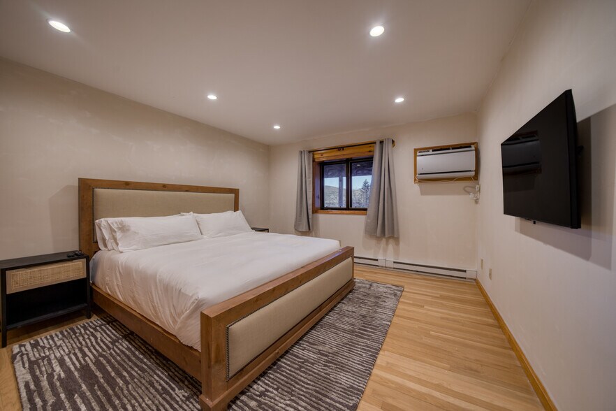 More Photos Of 218 NY-296, Windham Hotel For Sale