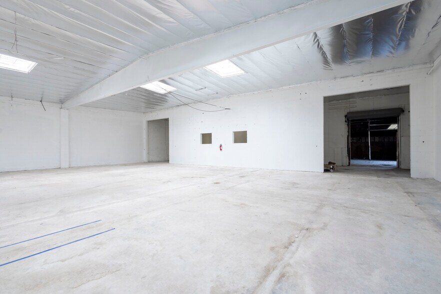 More Photos Of 2703 Southwest Dr, Los Angeles Warehouse For Lease
