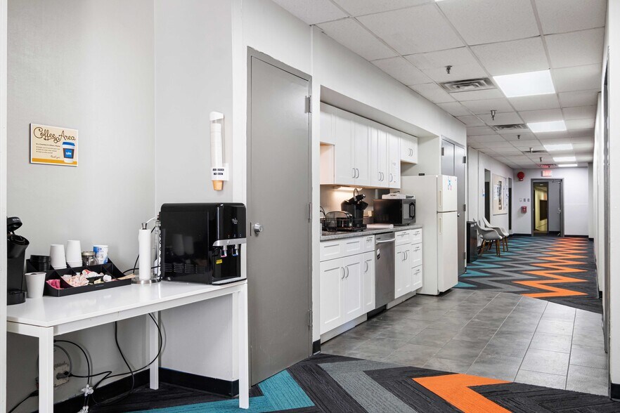 More Photos Of 5877 Commerce St, Pittsburgh Office For Sale