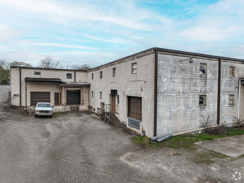 More Photos Of 1530 16th St NE, Hickory Self Storage For Sale
