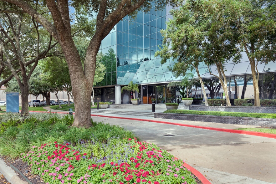 More Photos Of 1880 S Dairy Ashford Rd, Houston Office For Lease