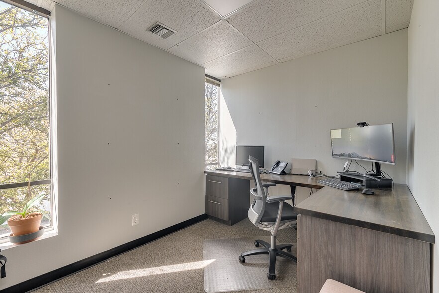 More Photos Of 4925 Davis Blvd, North Richland Hills Office For Sale