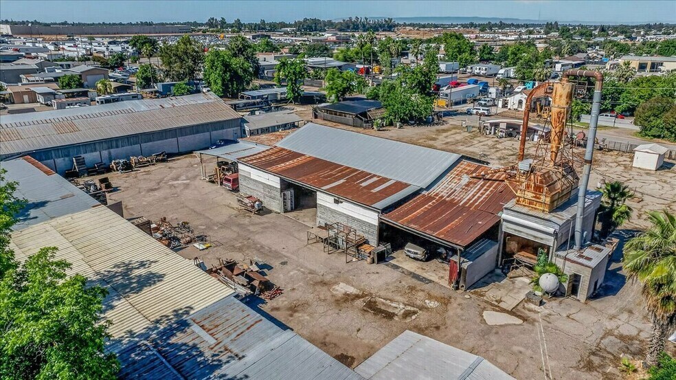 More Photos Of 708 N Pleasant Ave, Fresno Warehouse For Sale