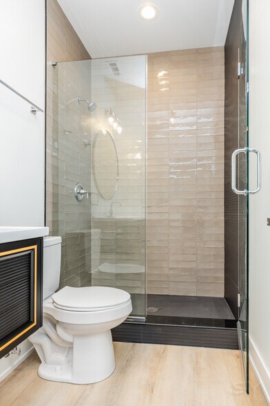 More Photos Of 6050 Eberhart ave, Chicago Apartments For Sale