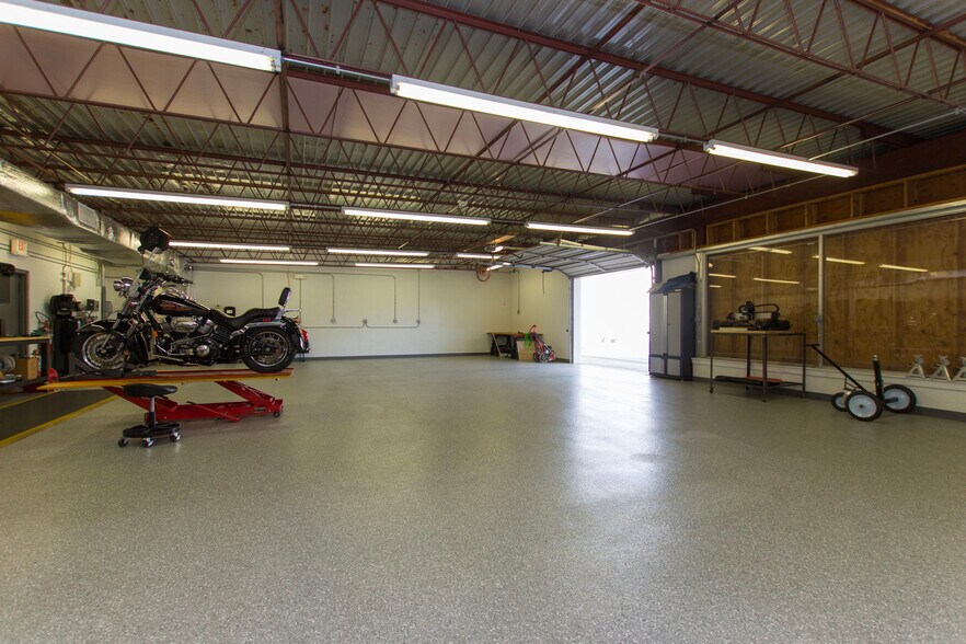 More Photos Of 4058 S Memorial Pky, Huntsville Warehouse For Sale