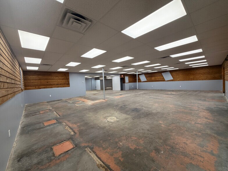 More Photos Of 3619 N 10th St, McAllen General Retail For Lease