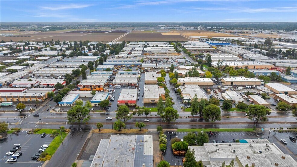 More Photos Of 5750 E Shields #102 ave, Fresno Industrial For Sale