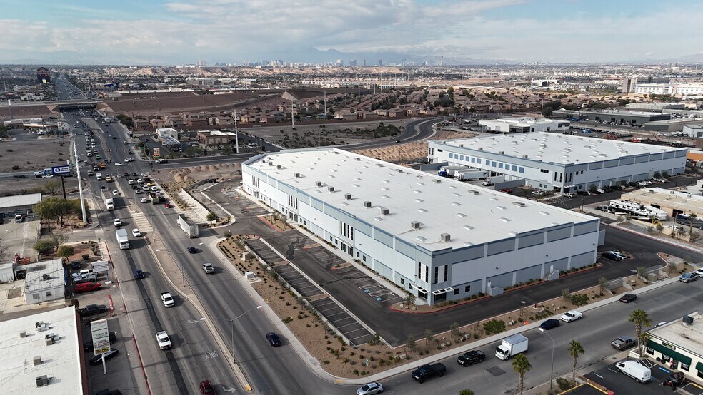 More Photos Of 748 W Sunset Rd, Henderson Manufacturing For Lease