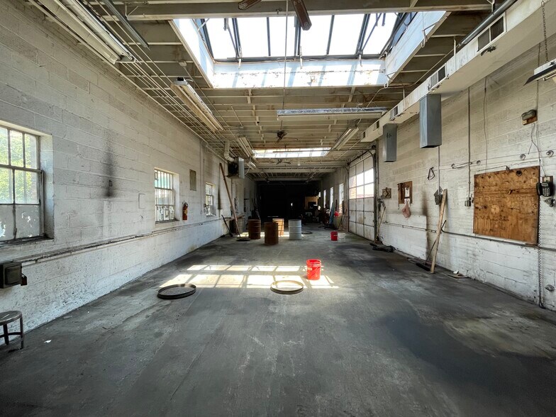 More Photos Of 1744 Indianapolis Blvd, Whiting Manufacturing For Lease