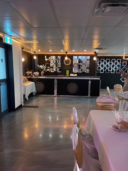 More Photos Of 3858-3870 Notre-Dame, Laval Office For Sale