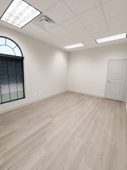 More Photos Of 7115 FM 2920, Spring Unknown For Lease