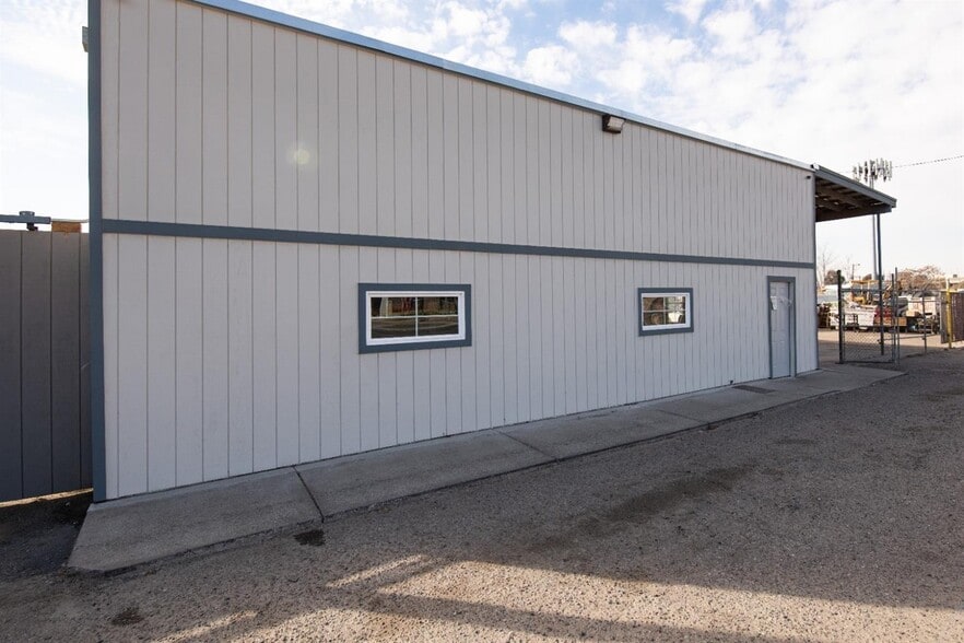 More Photos Of 1095 S 9th St, Modesto Auto Repair For Sale