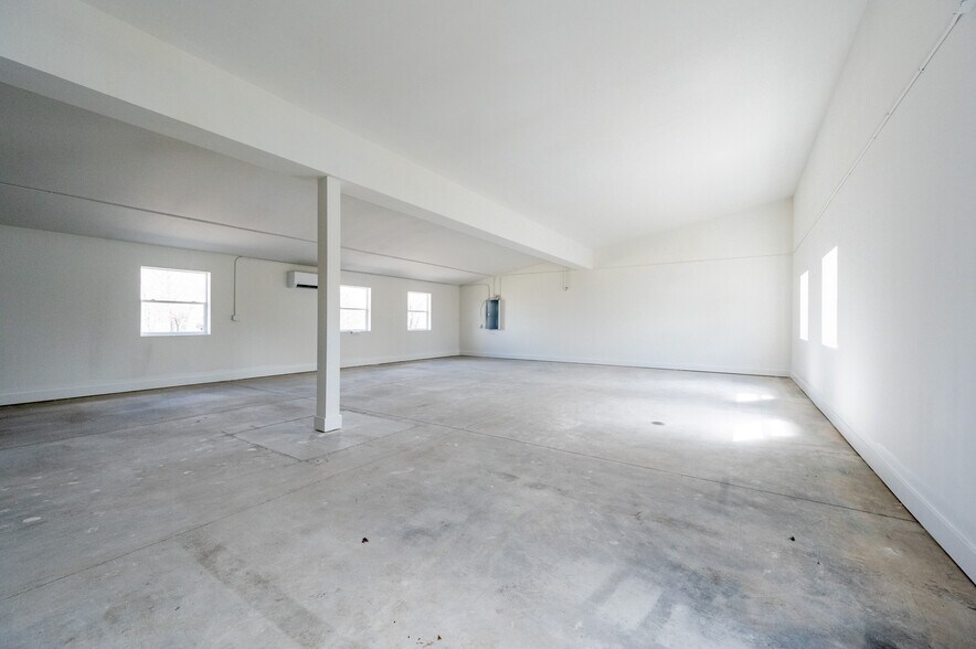 More Photos Of 255 Garden Dr, Bozeman Flex For Lease