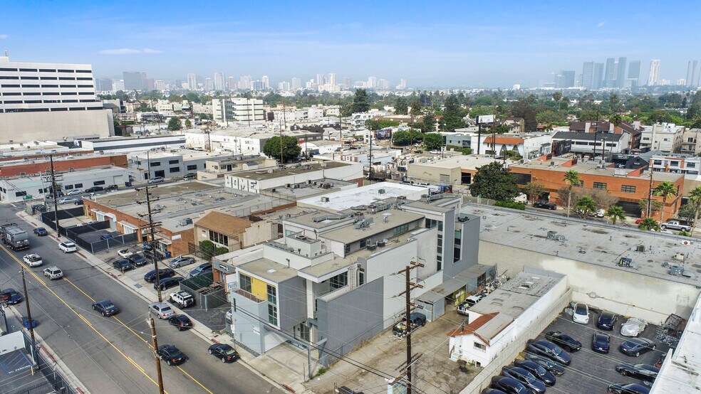 More Photos Of 2332 Cotner Ave, Los Angeles Loft Creative Space For Lease