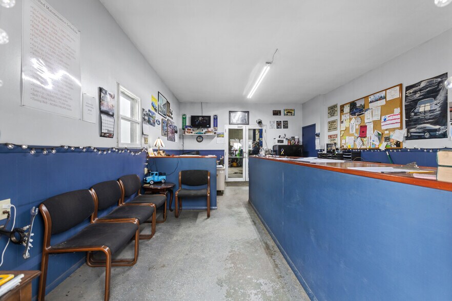 More Photos Of 399 Nottingham Rd, Nottingham General Retail For Sale