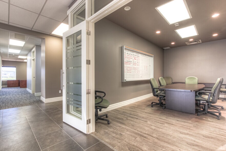 More Photos Of 402084 81st St, Foothills No 31 Office For Lease