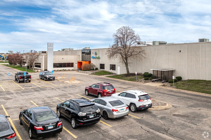 More Photos Of 8840-8880 Evergreen Blvd NW, Coon Rapids Manufacturing For Lease