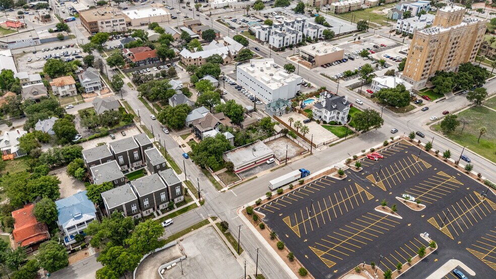 More Photos Of 201 W Poplar St, San Antonio Medical For Sale