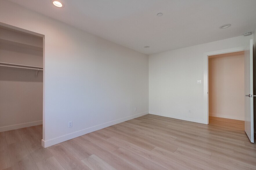 More Photos Of 3449 Ocean Front Walk, San Diego Apartments For Sale