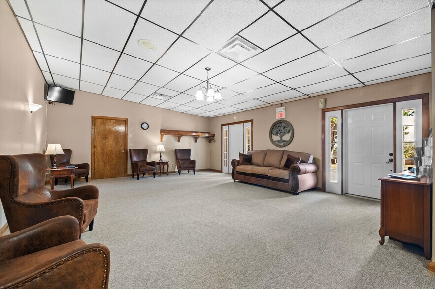 More Photos Of 1400 Locust st, Stilwell Office Residential For Sale