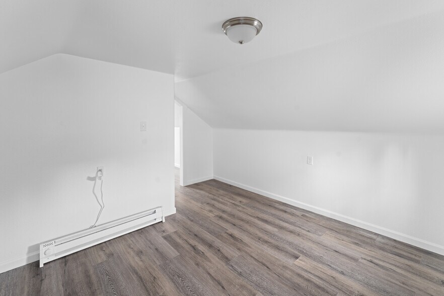 More Photos Of 48181 Highway 58, Oakridge Flex For Sale