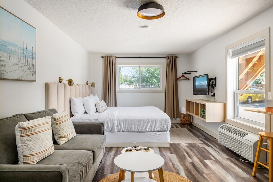 More Photos Of 4201 Skaha Lake Rd, Penticton Hotel For Sale