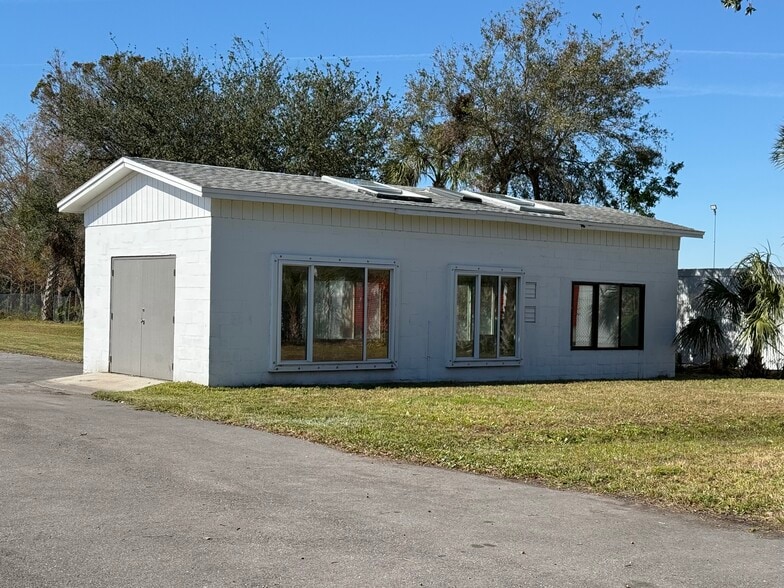 More Photos Of 12388 Starkey Rd, Largo Warehouse For Lease