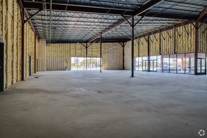 More Photos Of 9802 Antoine Dr, Houston Storefront Retail Office For Lease