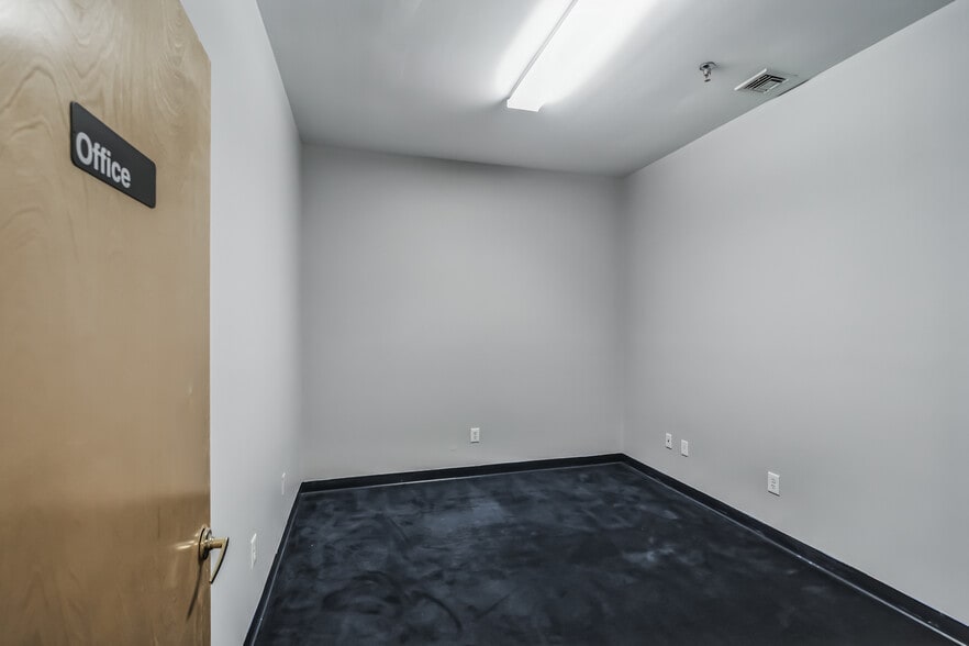 More Photos Of 600 Deer Rd, Cherry Hill Light Distribution For Sale