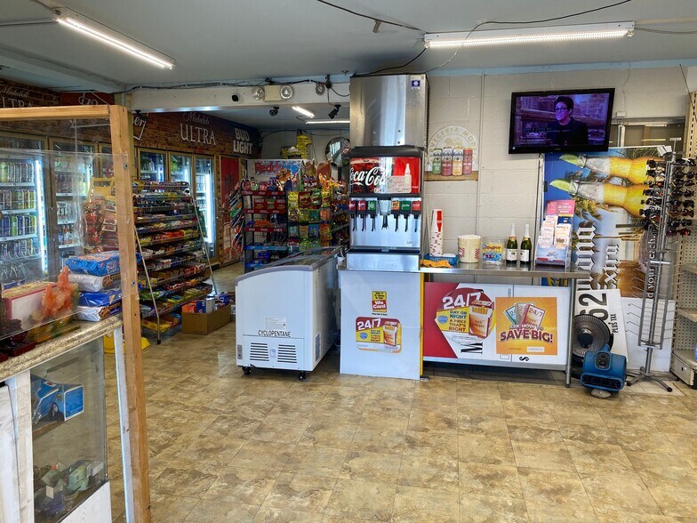 More Photos Of 11817 W Thunderbird Rd, El Mirage Convenience Store For Sale