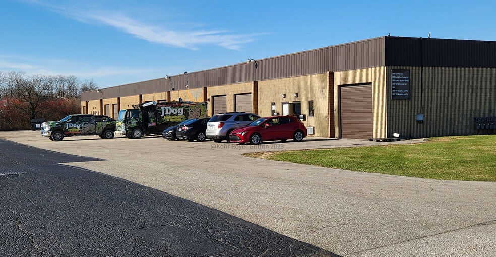 More Photos Of 2800-2826 Banwick Rd, Columbus Light Distribution For Lease