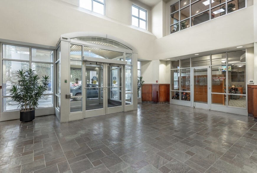More Photos Of 2253 Chambliss Ave, Cleveland Medical For Lease