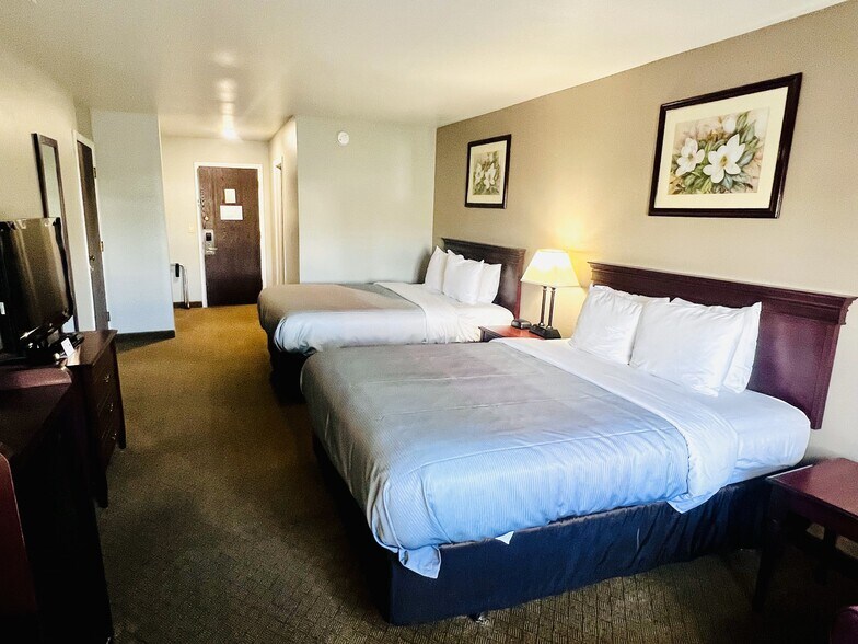 More Photos Of 590 E Main St, Price Hotel For Sale