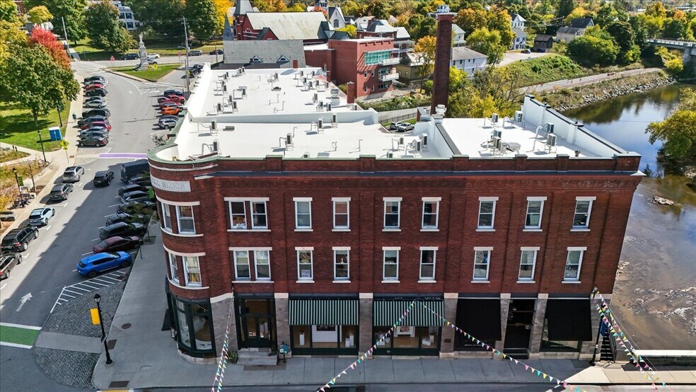 More Photos Of 10 Merchants Row, Middlebury Apartments For Sale