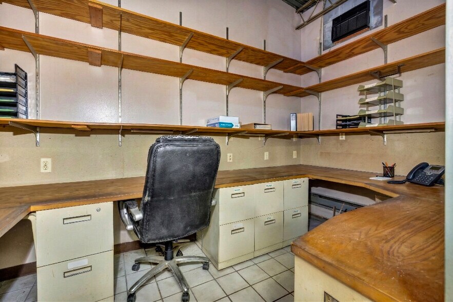 More Photos Of 2050 Sportys Dr, Batavia Warehouse For Sale