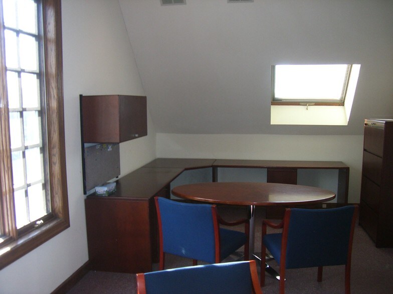 More Photos Of 201 E Dundee Rd, Palatine Office For Sale