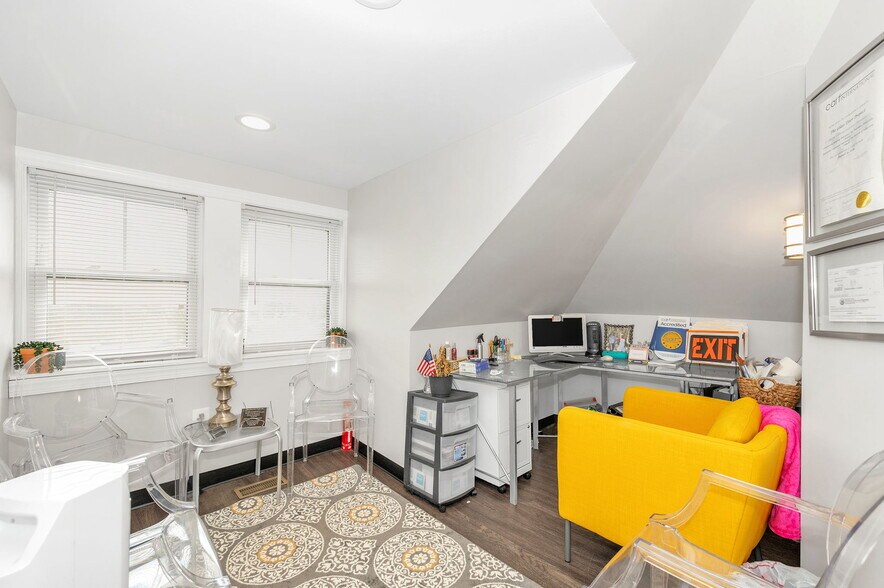 More Photos Of 4920 Belair Rd, Baltimore Office For Sale