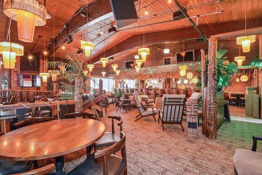 More Photos Of 1900 & 1924 Marshall St NE, Minneapolis Restaurant For Sale