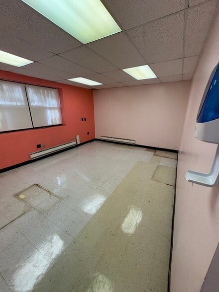 More Photos Of 33 Somers St, Brooklyn Schools For Lease