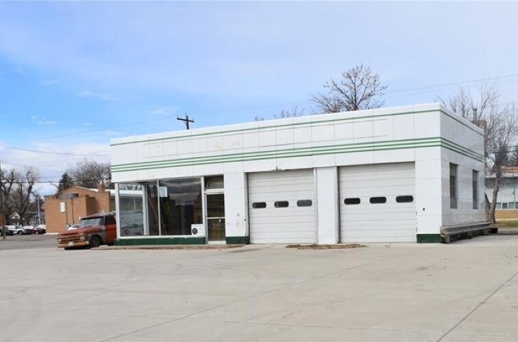 Primary Photo Of 216 S Main St, Conrad Auto Repair For Sale
