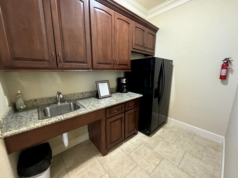 More Photos Of 11601 Spring Cypress Rd, Tomball Medical For Sale