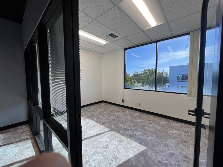 More Photos Of 15 Corporate Park, Irvine Medical For Lease