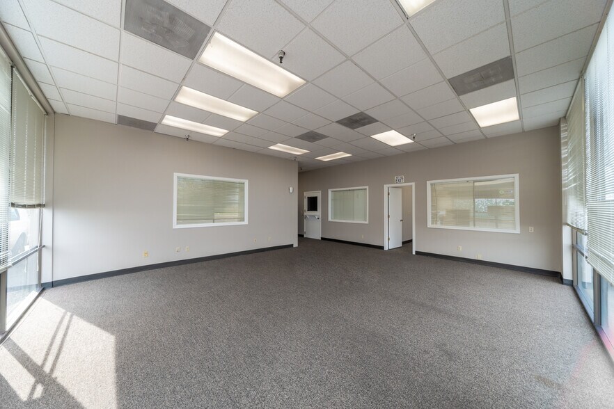 More Photos Of 1875-1895 25th St, Salem Unknown For Lease