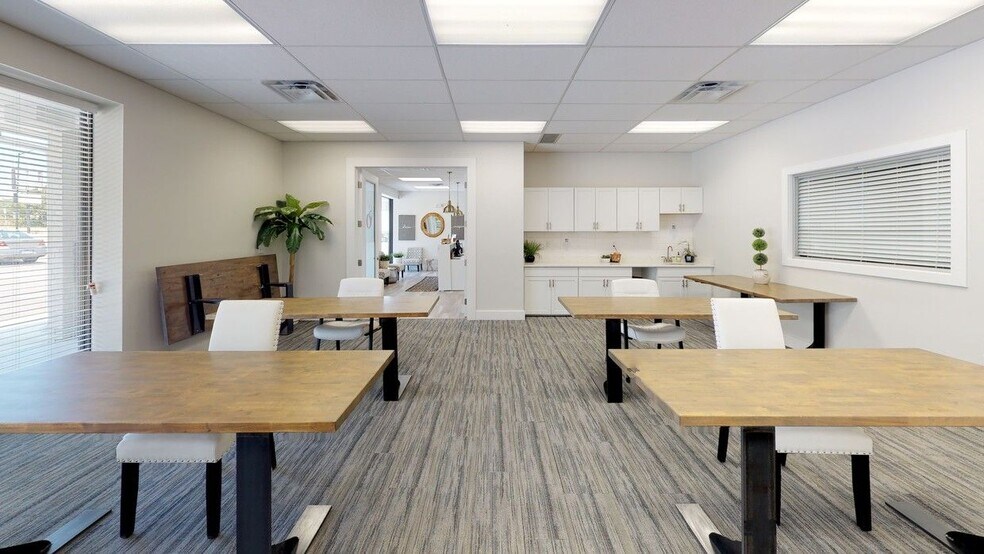 More Photos Of 5025 E Kellogg Dr, Wichita Office For Sale