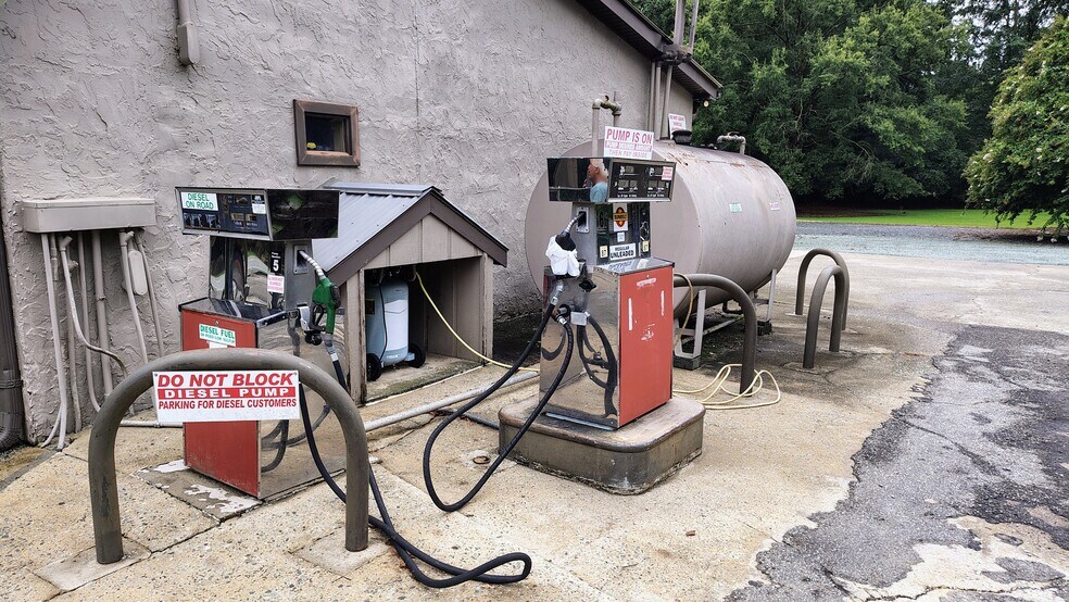 More Photos Of 3456 NC 705 Hwy, Robbins General Retail For Sale