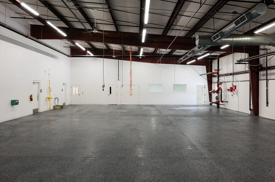 More Photos Of 2291 Traversefield Dr, Traverse City Manufacturing For Lease