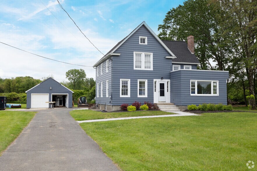 More Photos Of 267 Wolf Rd, Latham Office For Lease