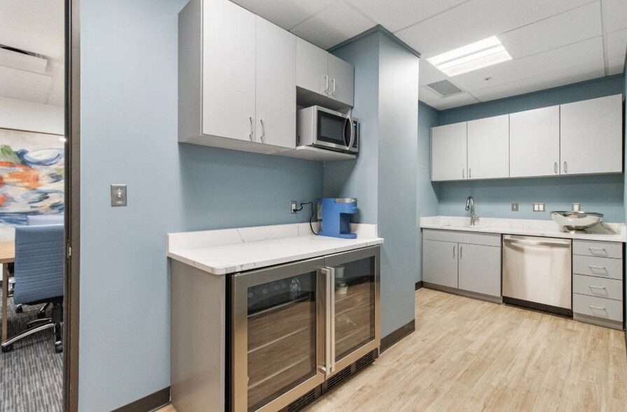 More Photos Of 2855 Coolidge Hwy, Troy Office For Lease
