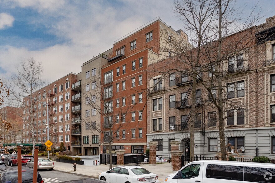 Primary Photo Of 235 Ocean Pky, Brooklyn Apartments For Lease