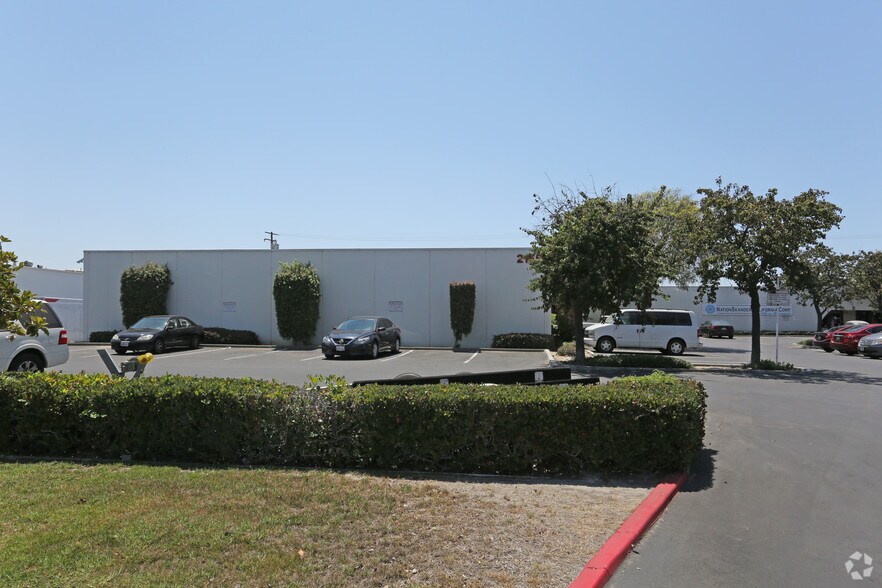 More Photos Of 2165 S DuPont Dr, Anaheim Warehouse For Lease
